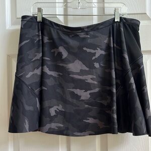 Athleta Match point black camo 16” skort in supersonic